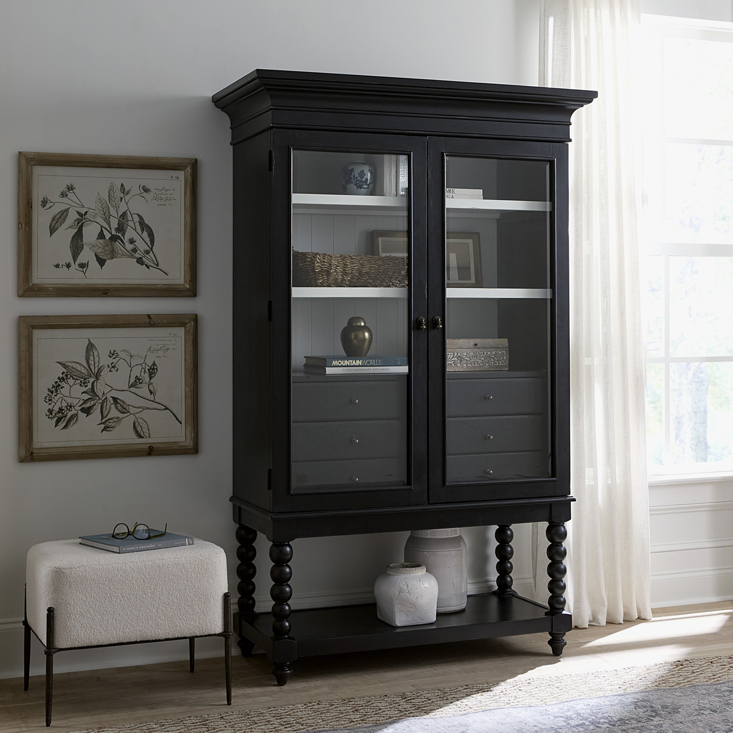 Armoire/ Cupboard - image 1