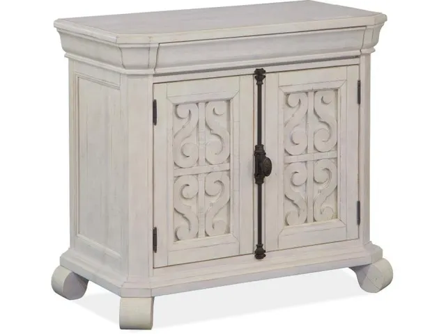Bachelor Chest
