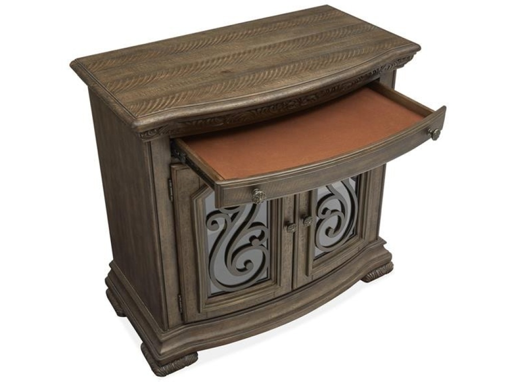 Bachelor Chest - image 1