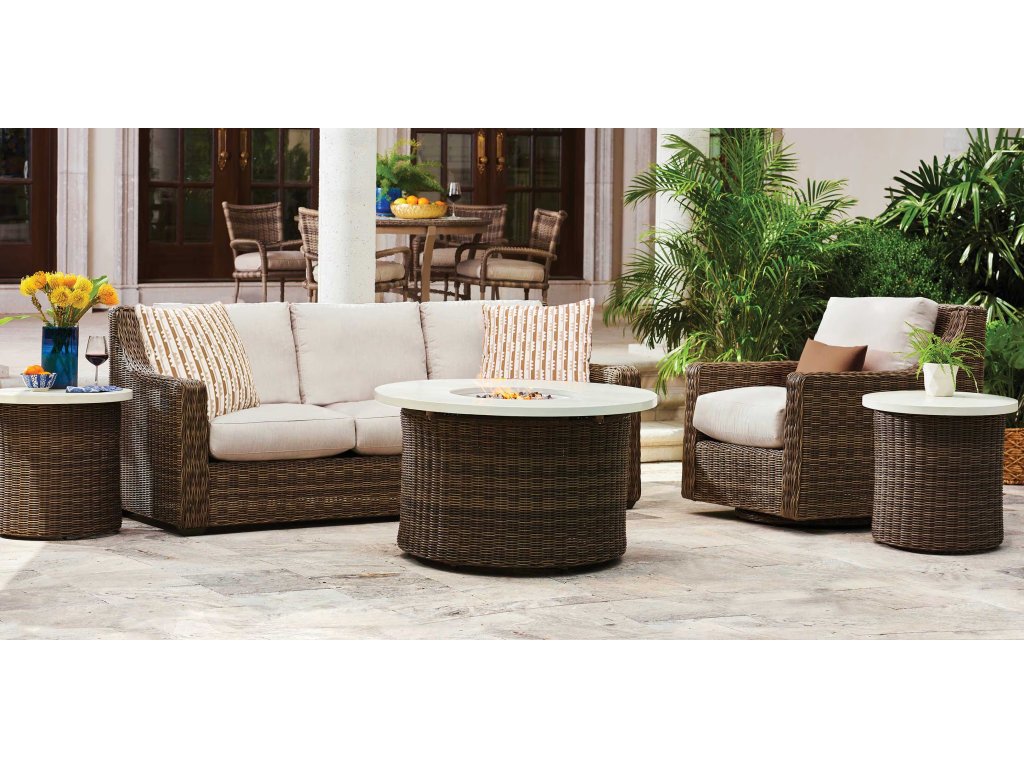 Oasis Outdoor Wicker Swivel Chair - image 1