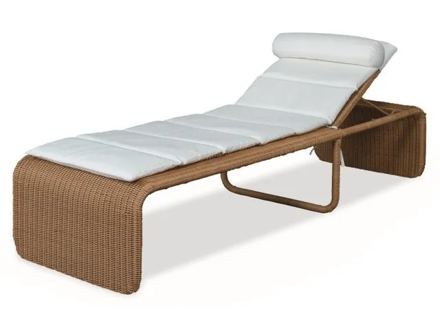 August Outdoor Chaise