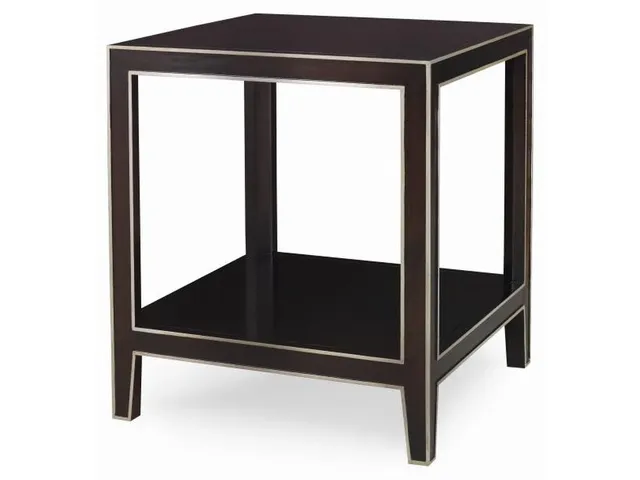 Details Greenwich Chairside Table