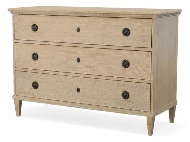 Fenimore Chest