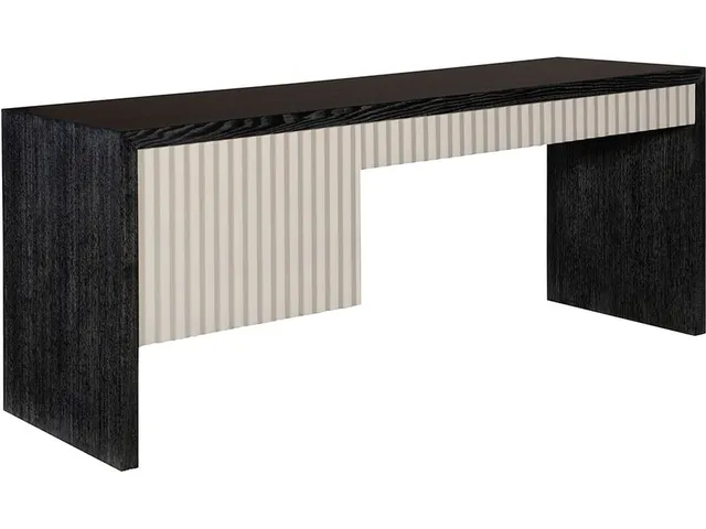 Antonia Desk