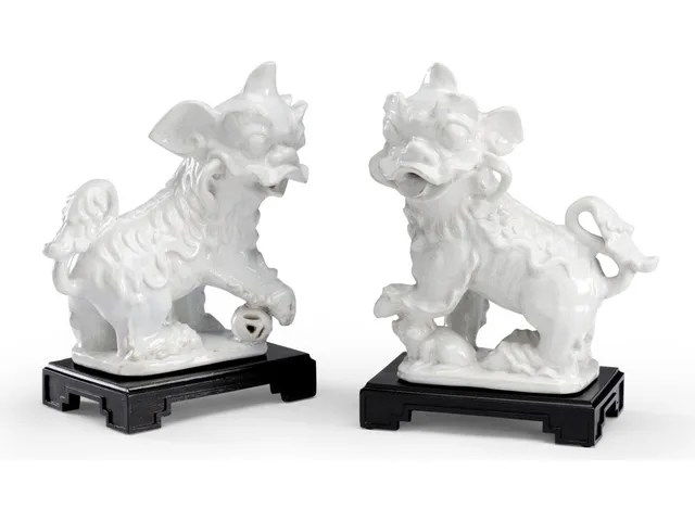 White Chinese Dogs (Pr)