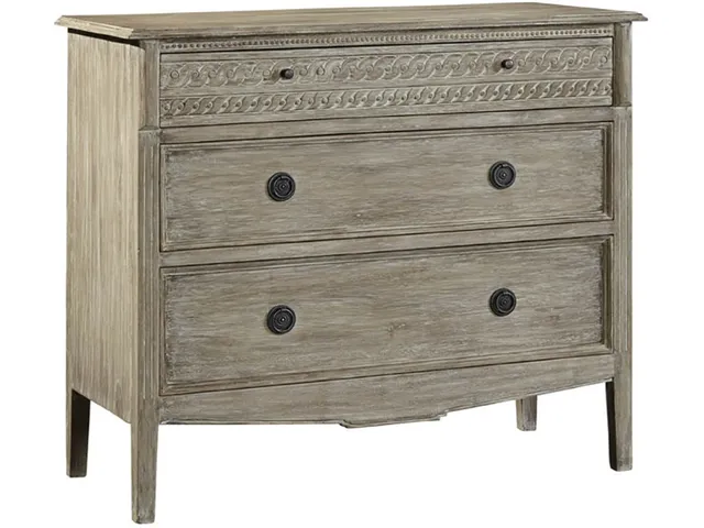 Delilah Chest