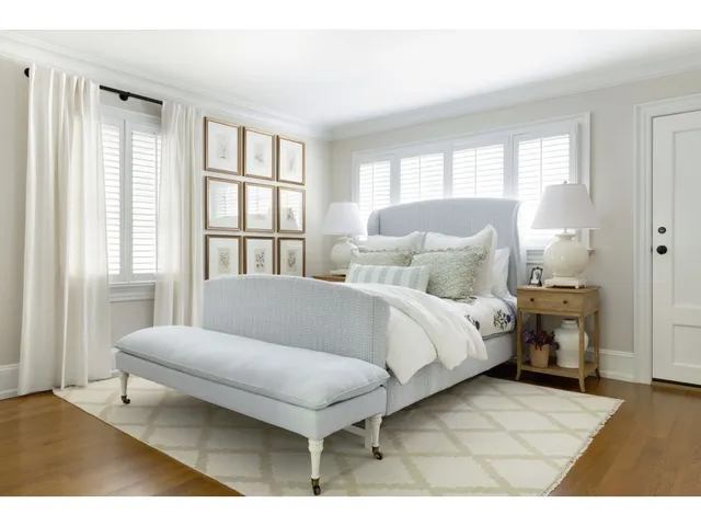 Ford Queen Bed With Footboard (63.5