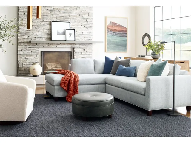 Pendelton Lg Round Ottoman (28W X 28D)
