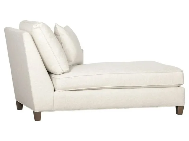 Welted Track Arm Right Arm Facing Chaise 