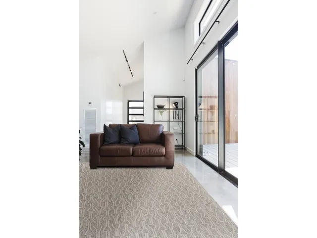 Enzo Transitional Geometric, Taupe/Ivory, 2' x 3' Accent Rug - Alternative View