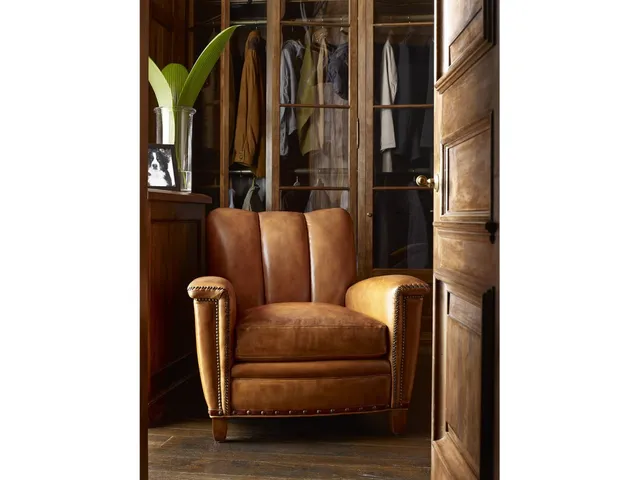Tulip Channel Back Club Chair - Alternative View