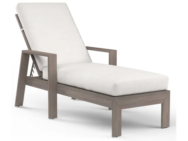 Laguna Chaise Lounge in Canvas Flax, No Welt