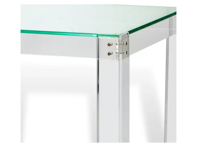 Gwenyth Game Table