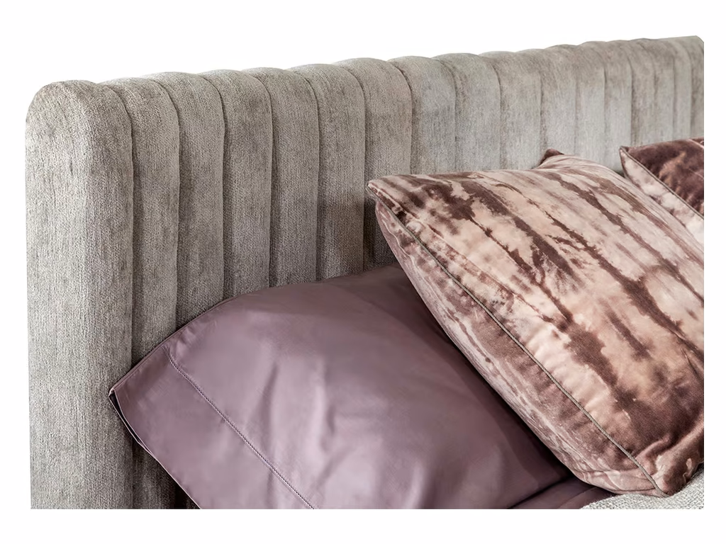 Heyworth King Bed - image 3