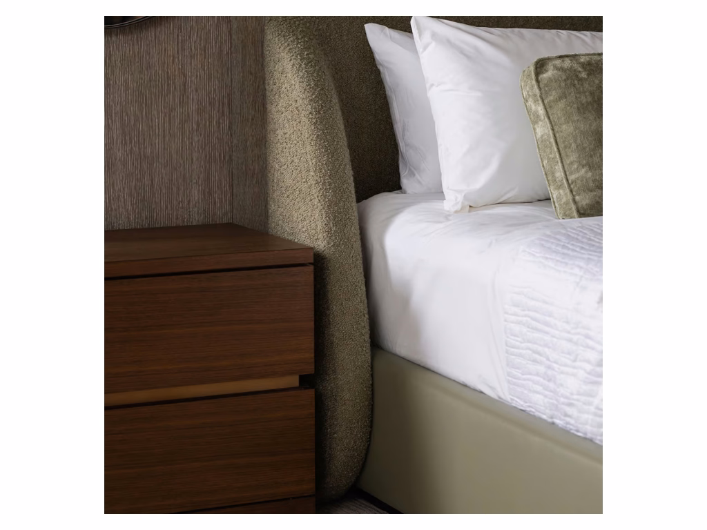 Calista King Bed - image 2