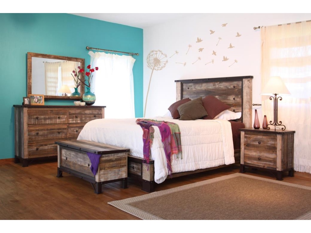 Bedroom Storage Trunk - image 3