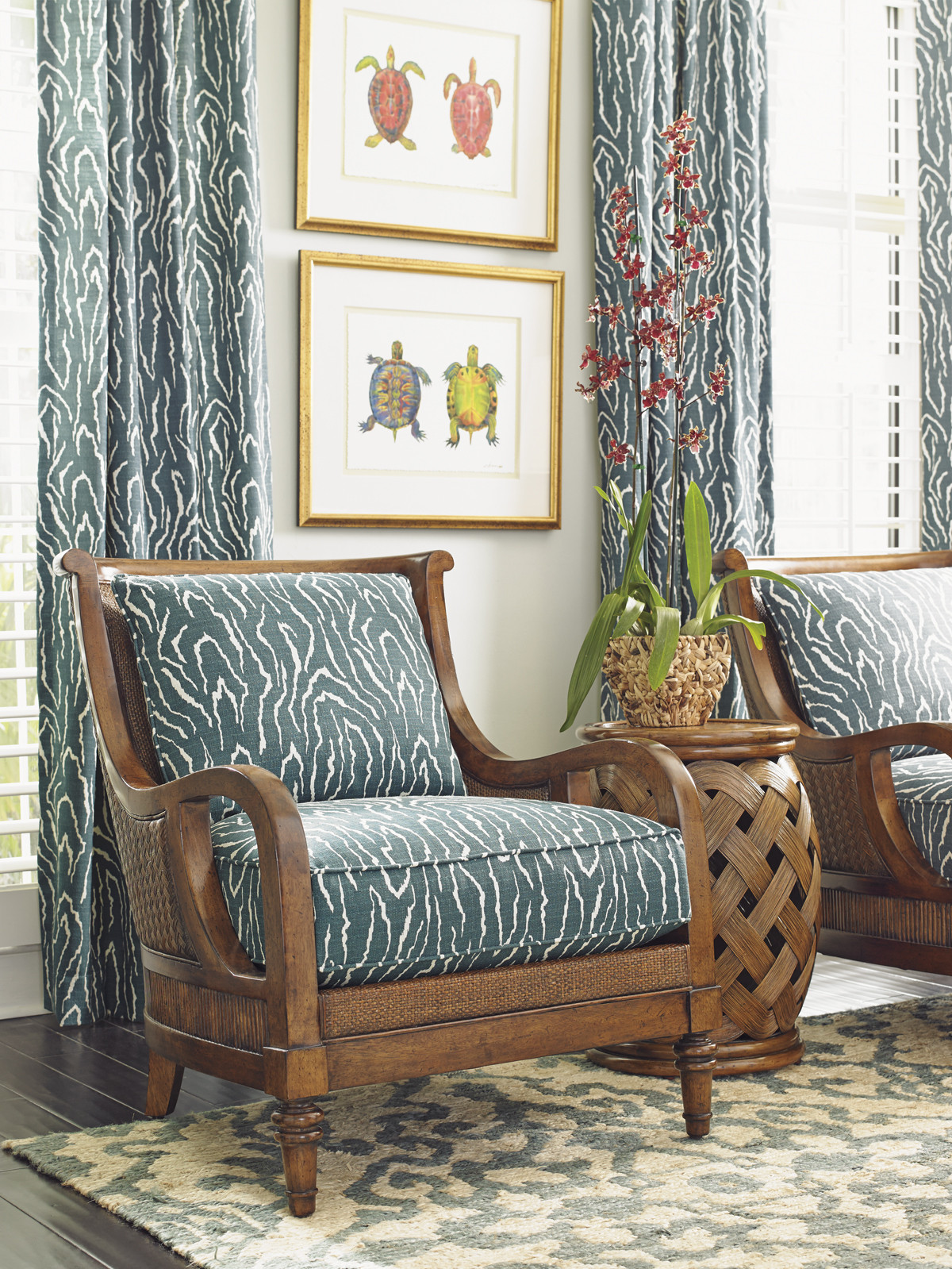 Hibiscus Round Accent Table - image 3