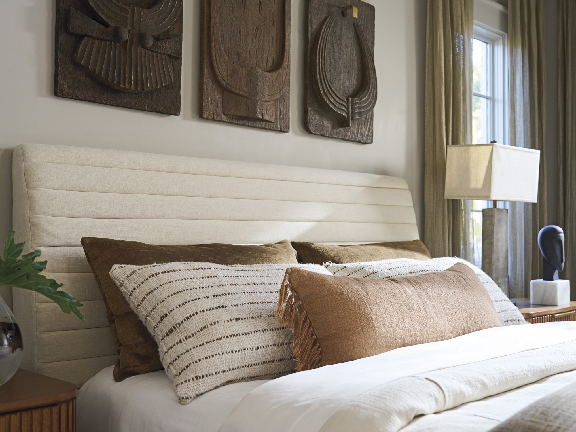 Coronado Upholstered Bed - image 4