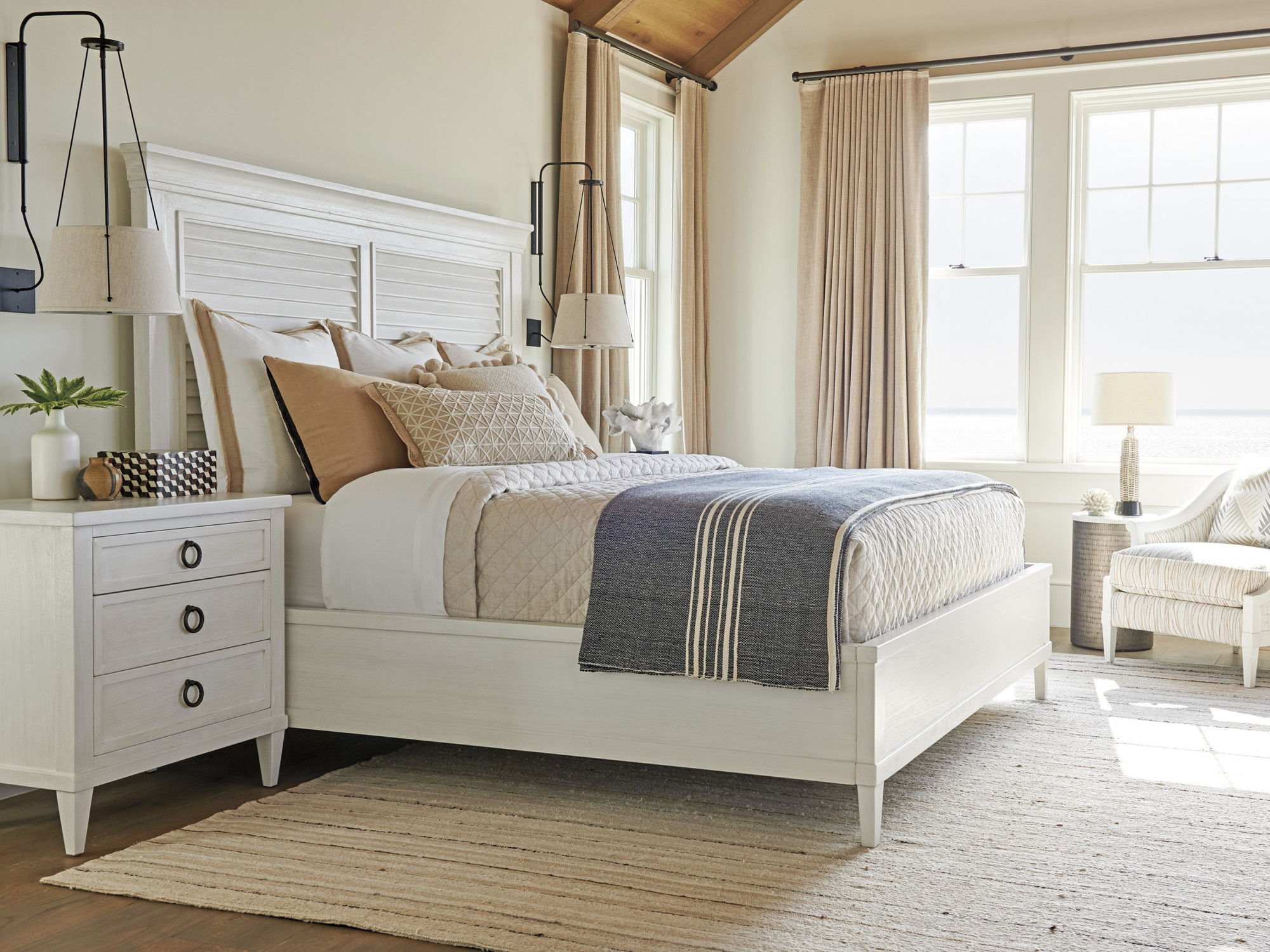 Royal Palm Louvered Bed - image 1