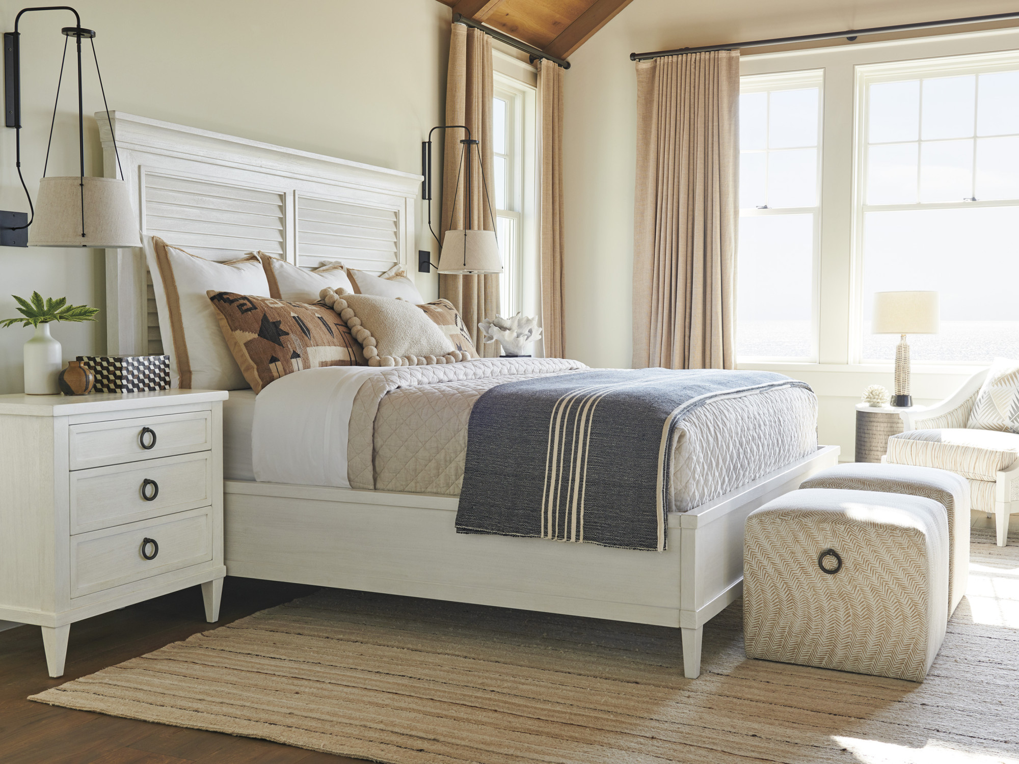 Royal Palm Louvered Bed - image 2