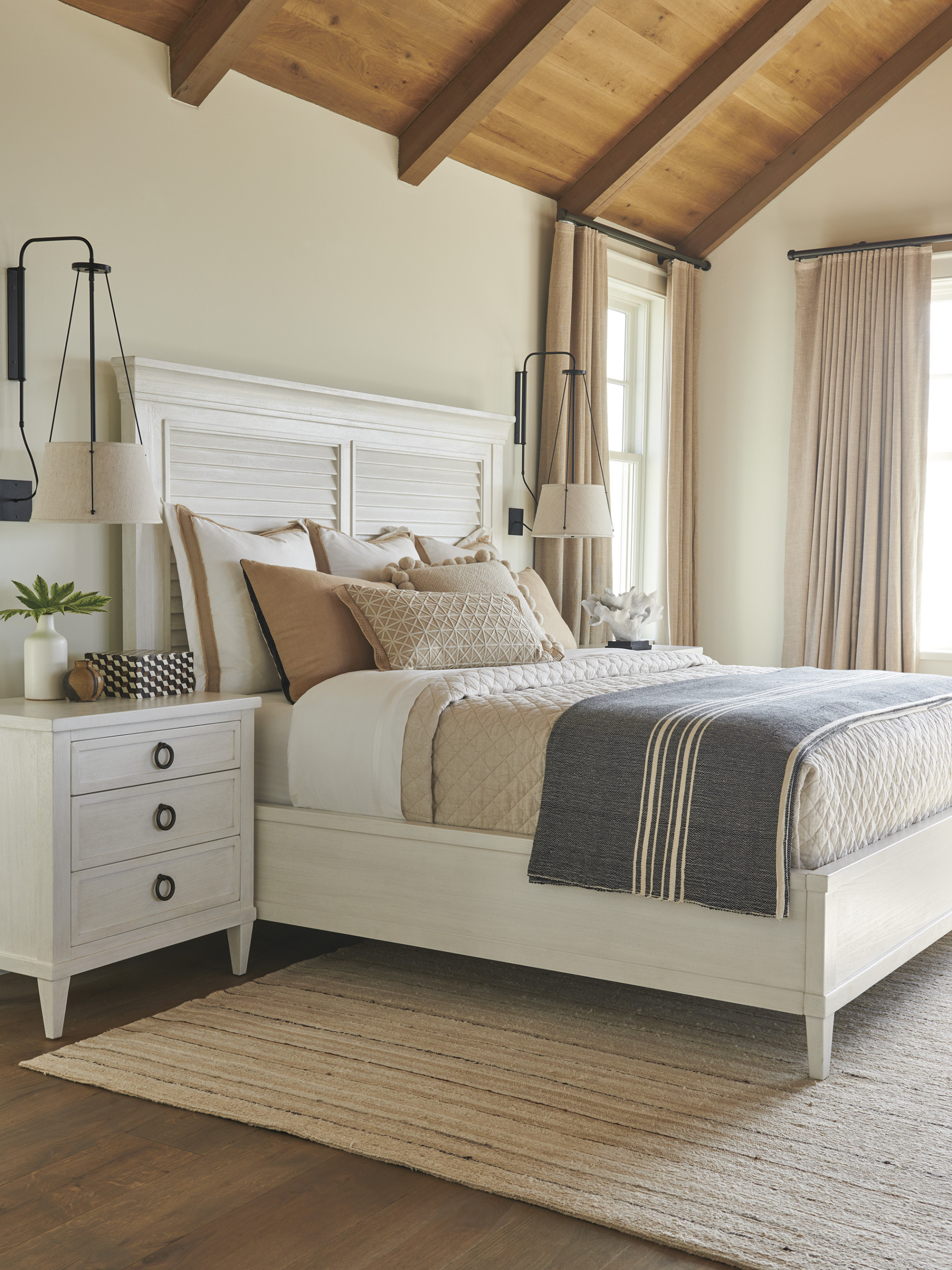Royal Palm Louvered Bed - image 3
