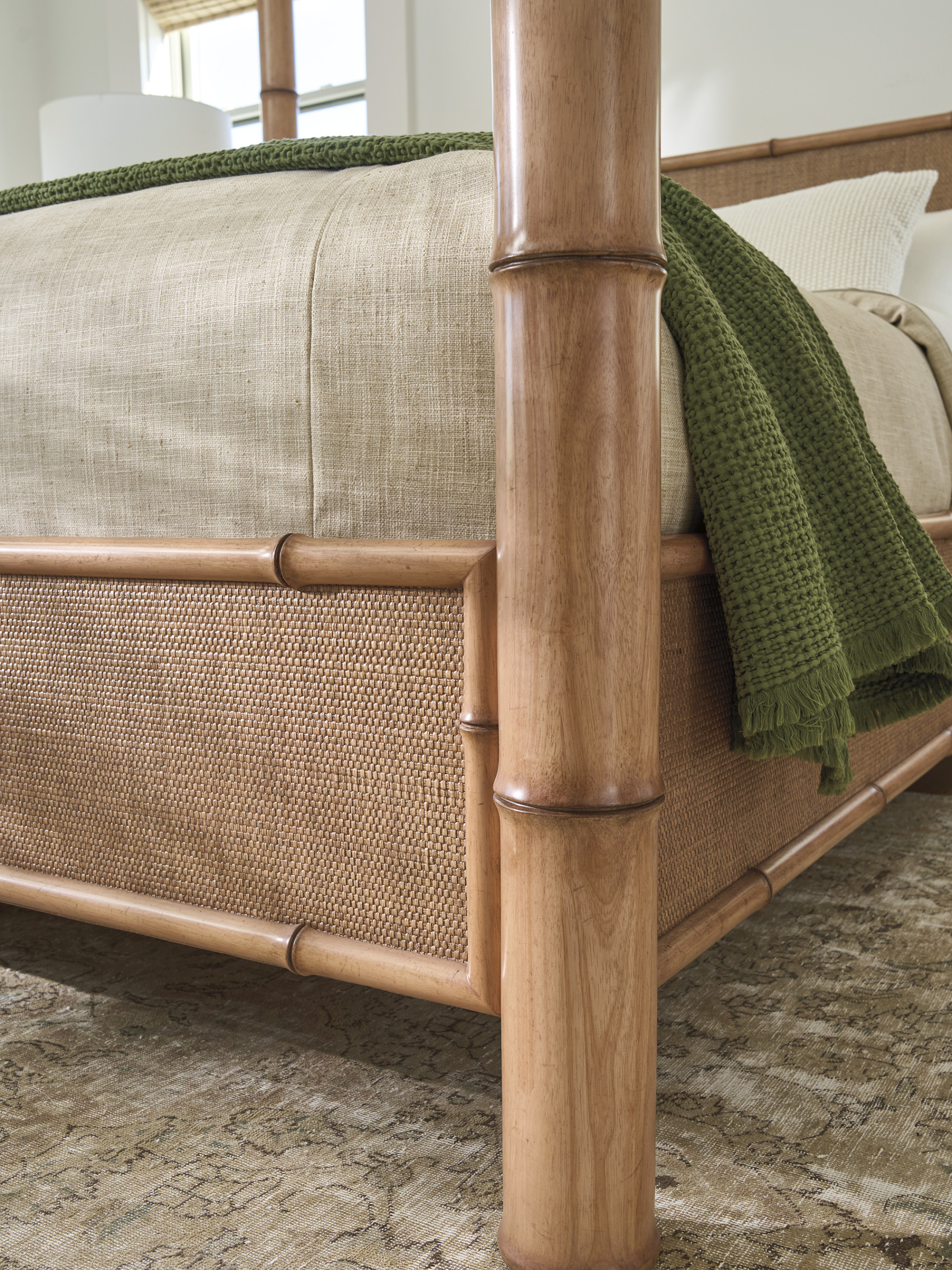 Islandia Canopy Bed - image 3