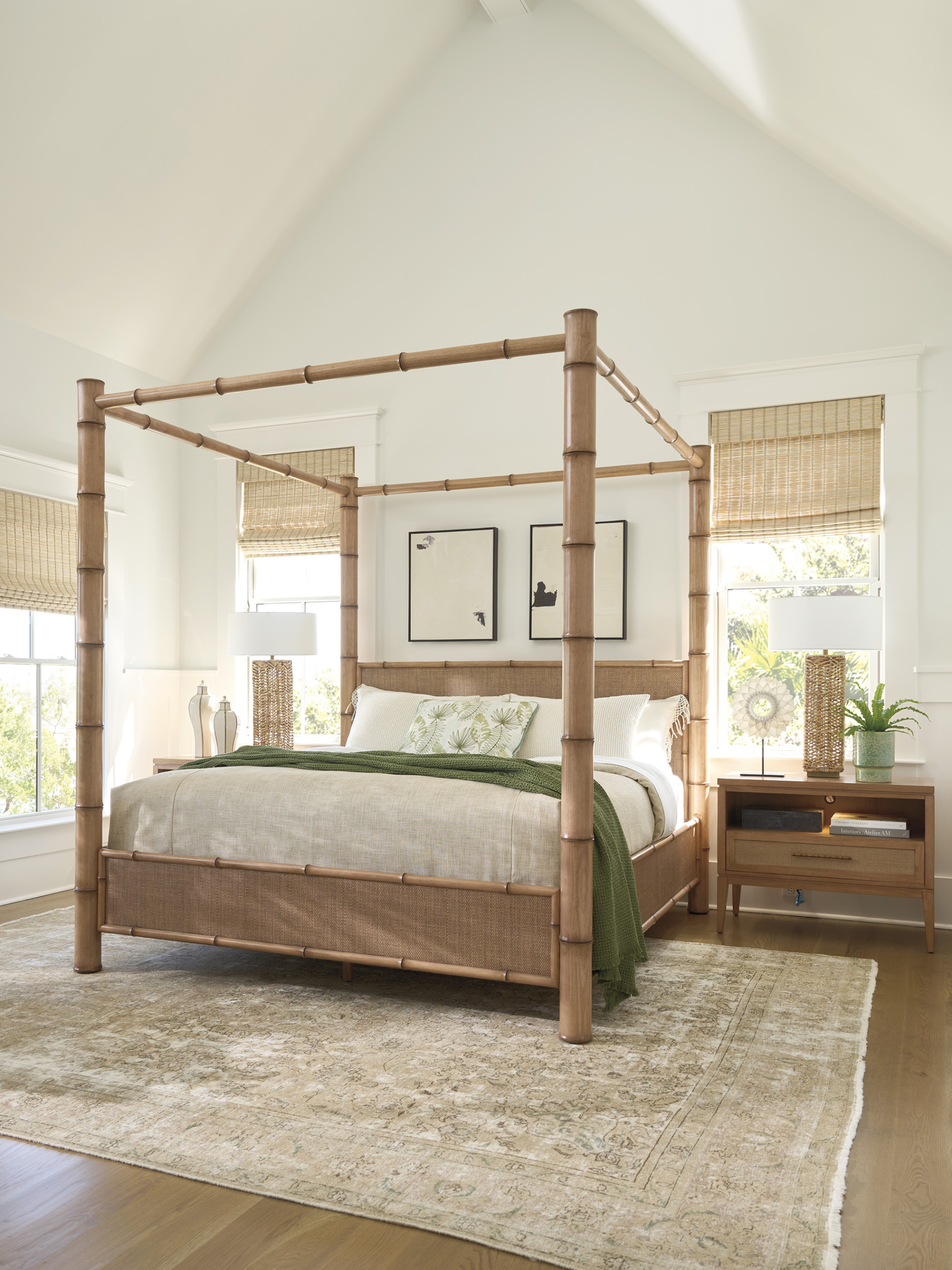 Islandia Canopy Bed - image 1