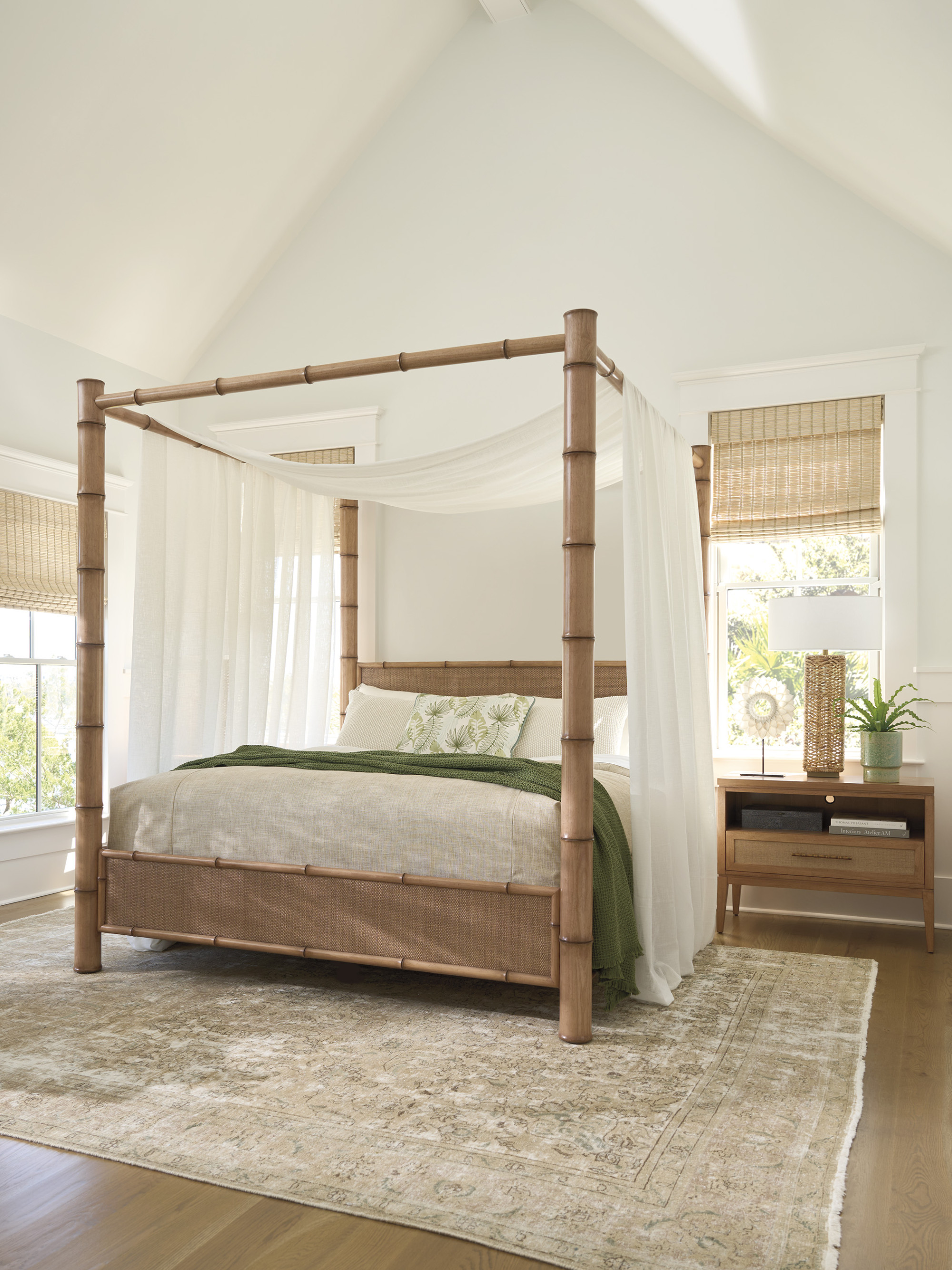 Islandia Canopy Bed - image 2