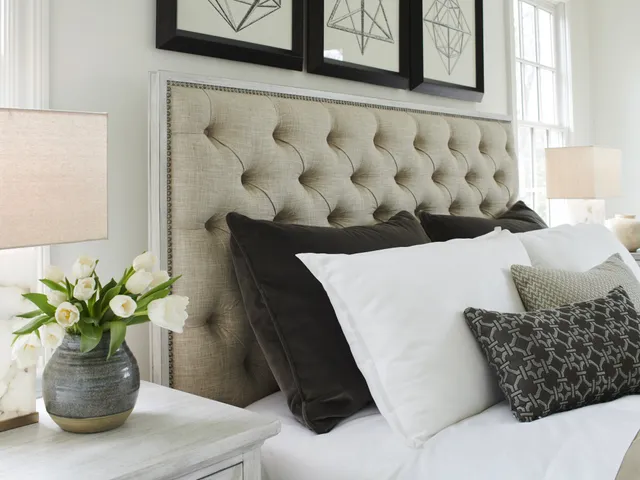 Sag Harbor Tufted Uph Headboard