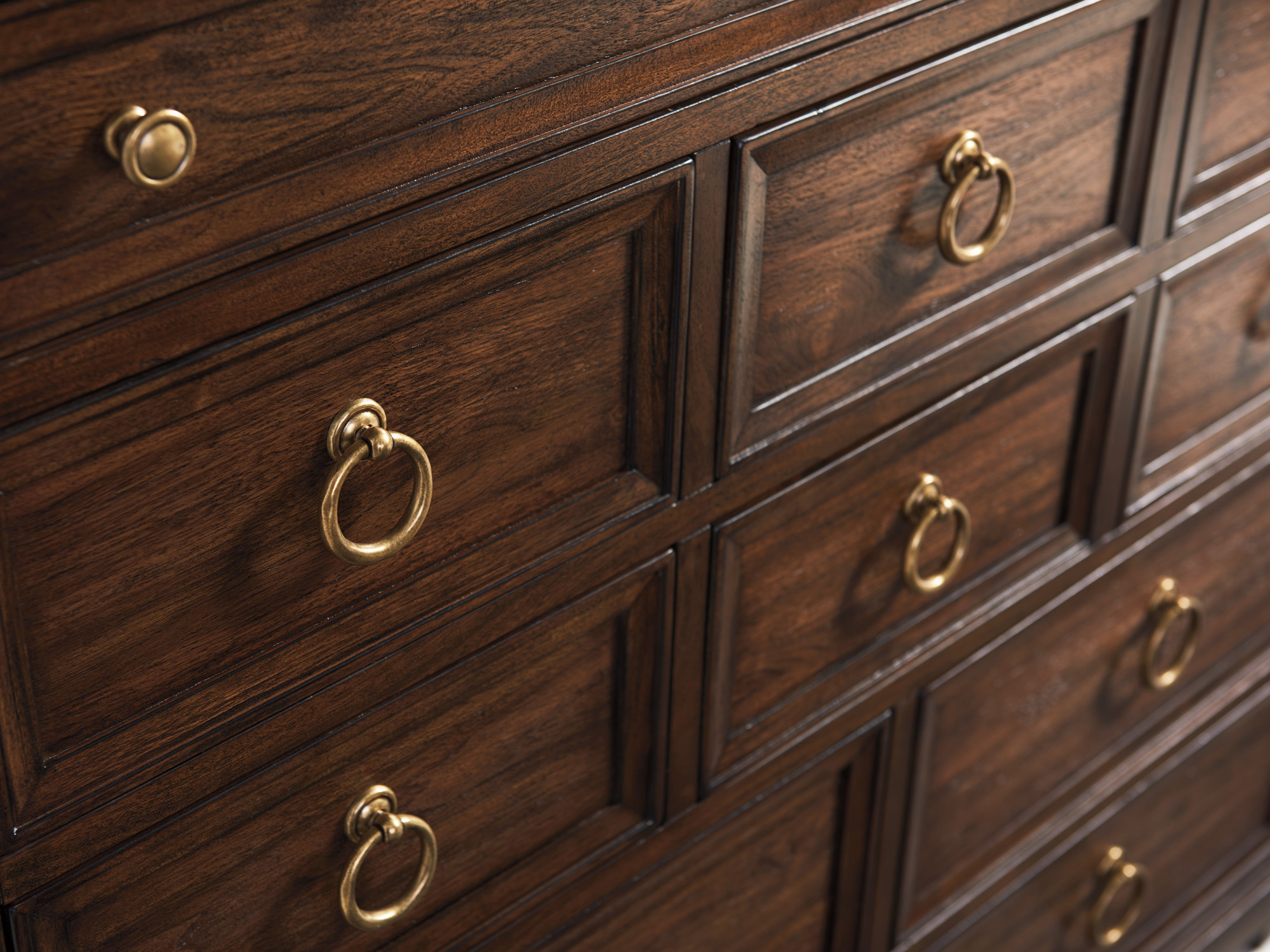 Crosby Gentlemans Chest - image 2