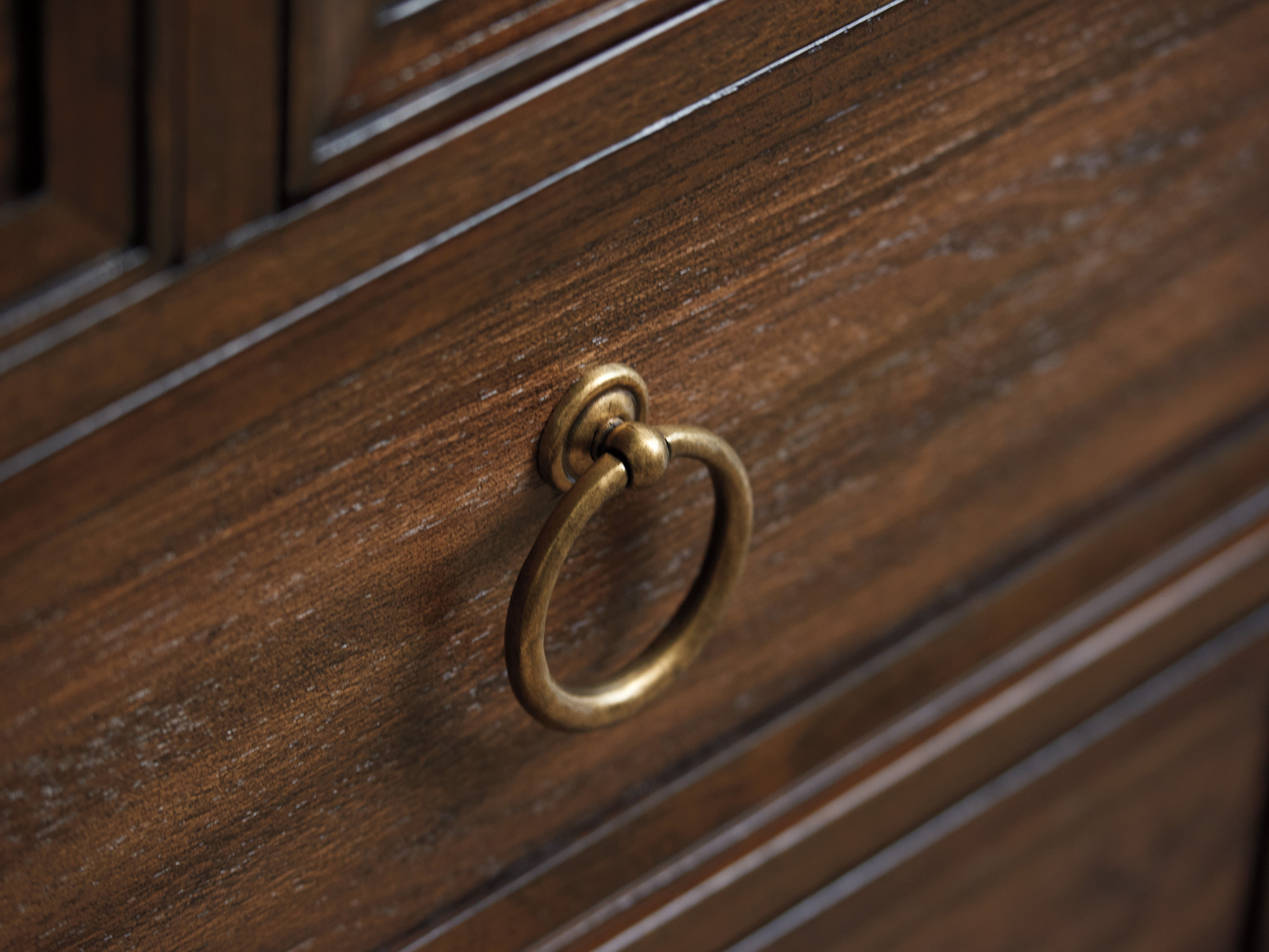 Crosby Gentlemans Chest - image 3