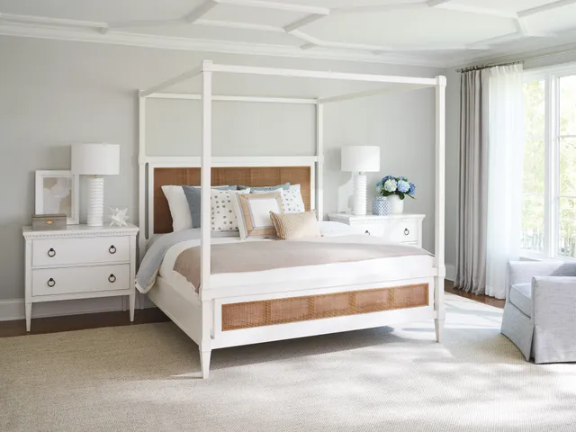 Strand Poster Bed