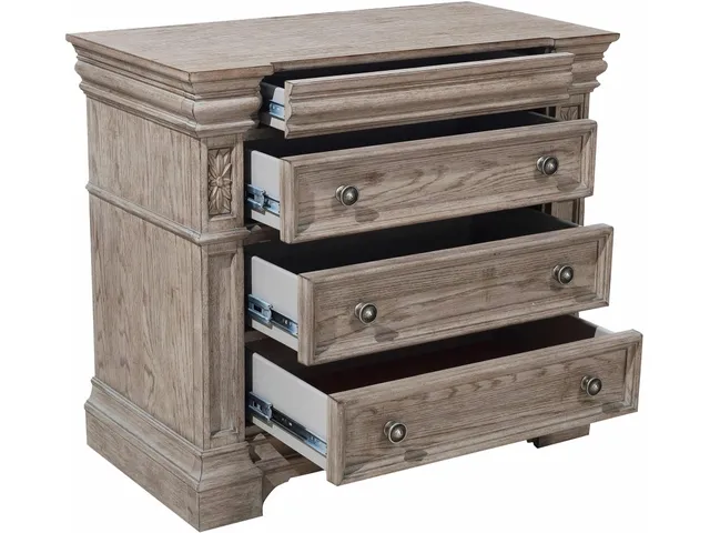 Kingsbury 4 Drawer Bachelor's Chest