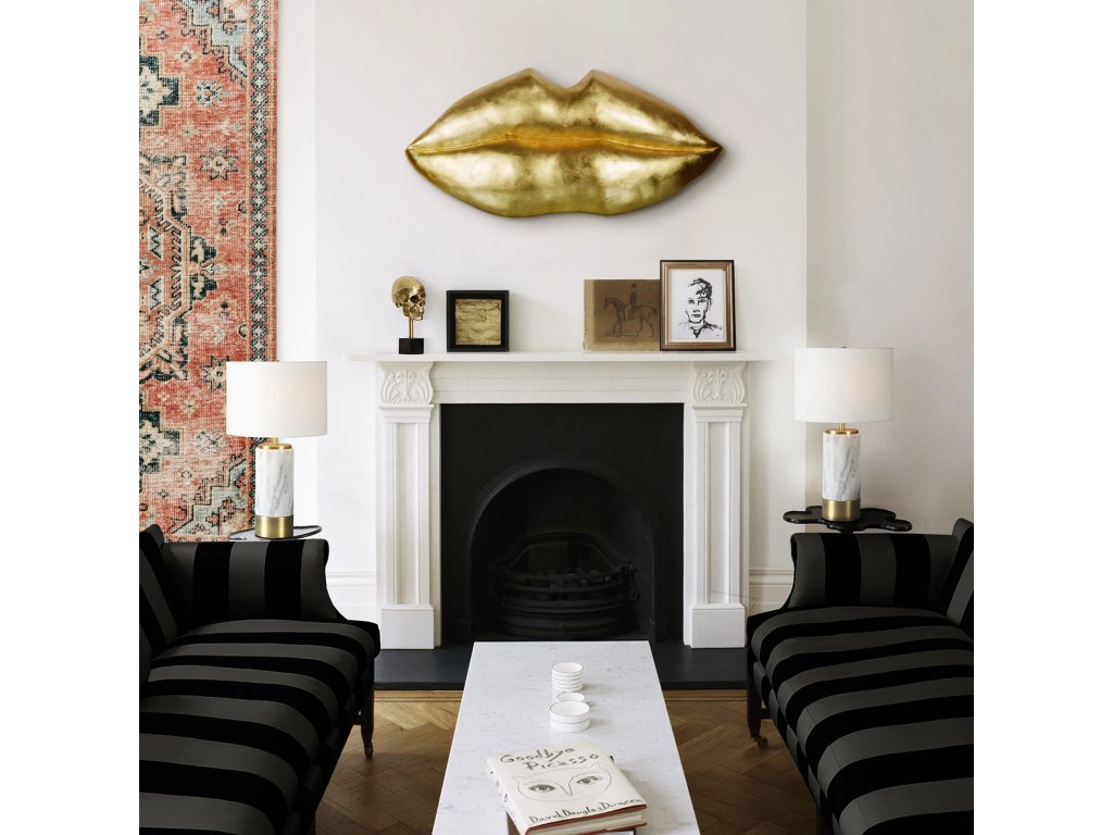 Kiss Kiss Wall Décor - image 3