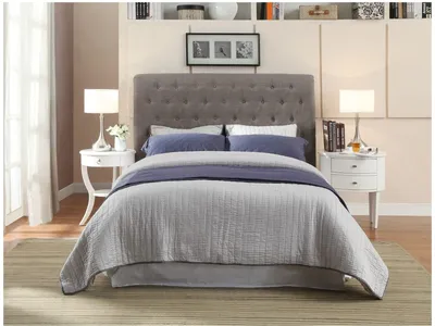 Royal Tufted Platform Bed in Dolphin Linen