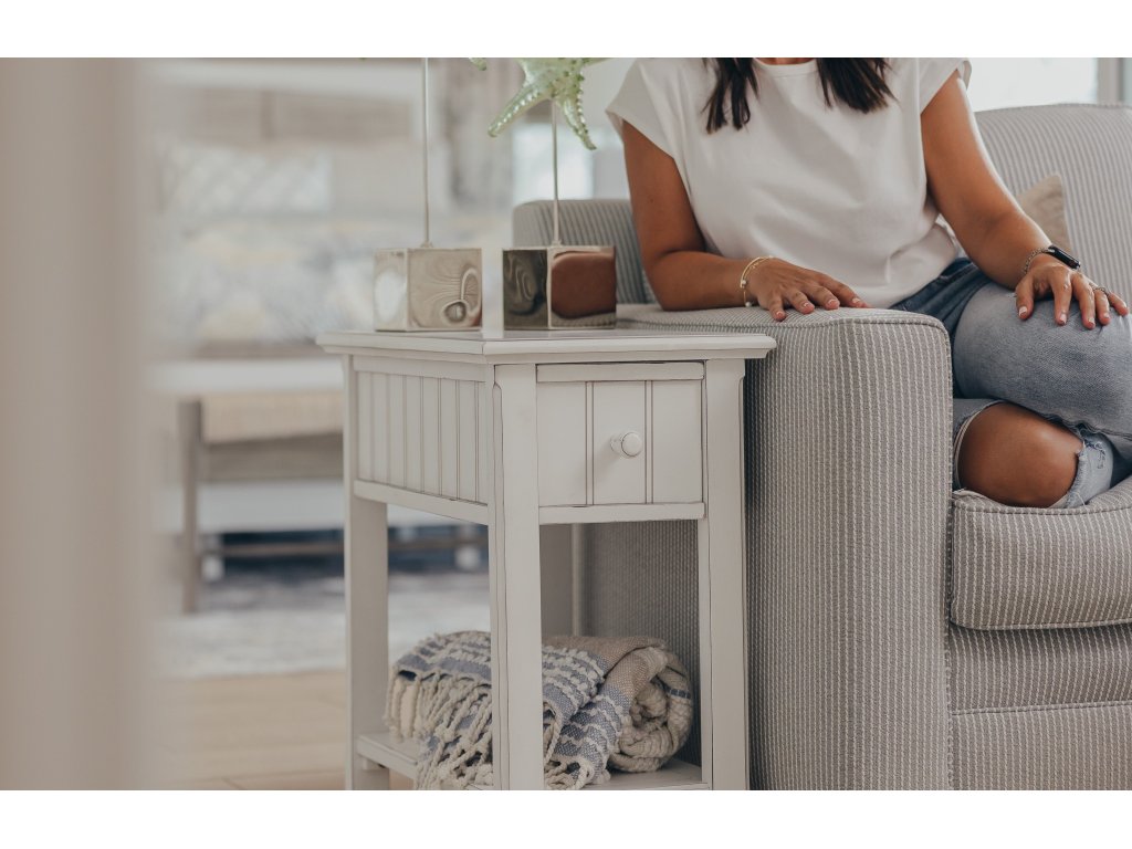 Sea Winds Monaco Chairside Table in Blanc - image 12