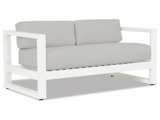 Newport Loveseat