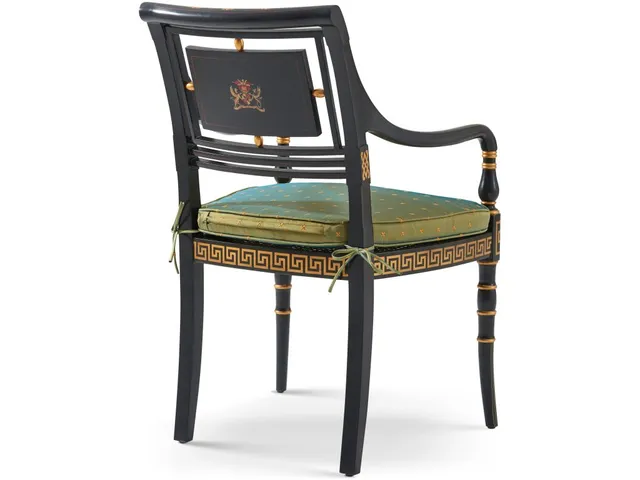 Lavinia'S Armchair - Alternative View