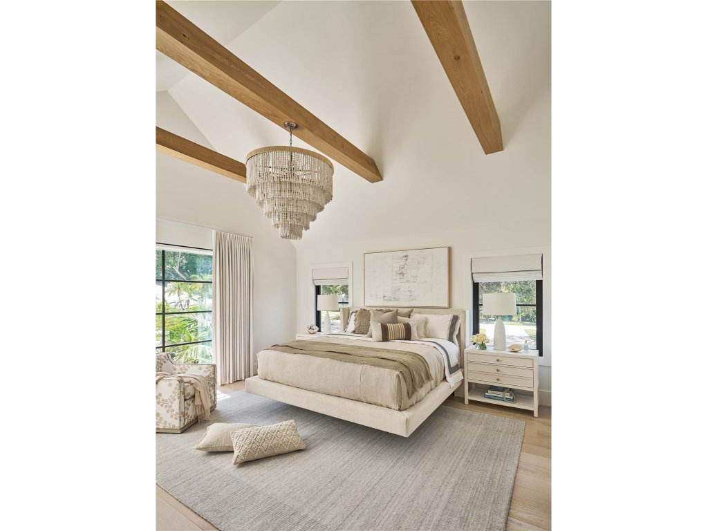 Sainte-Ann Upholstered Bed Queen - image 1