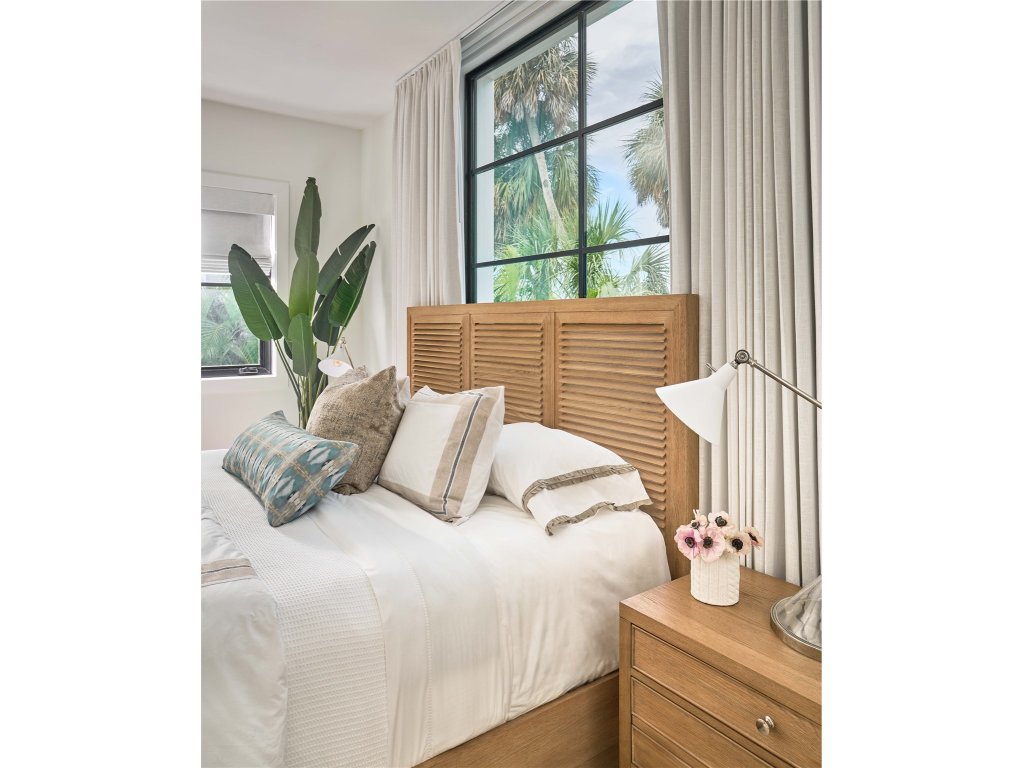 Weekender Bed King - image 1