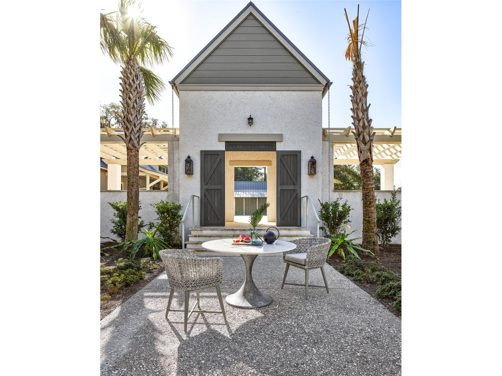 Santa Cruz Dining Table - image 1