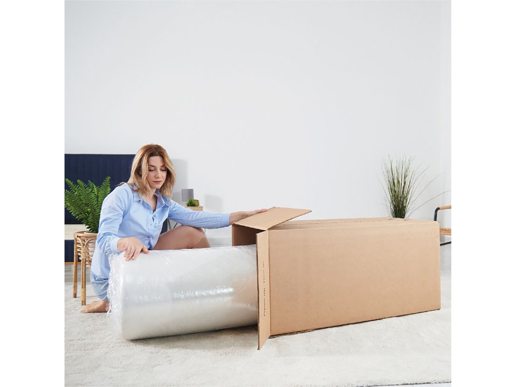 12" Queen Memory Foam Mattress - image 3