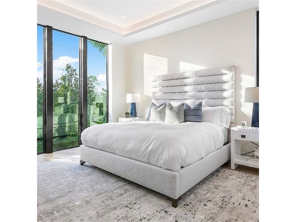 Kelsey King Bed - image 8