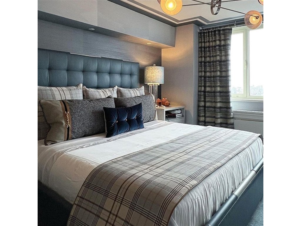 Chatfield King Bed - image 5