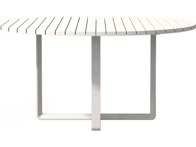 Breeze Outdoor Round Dining Table