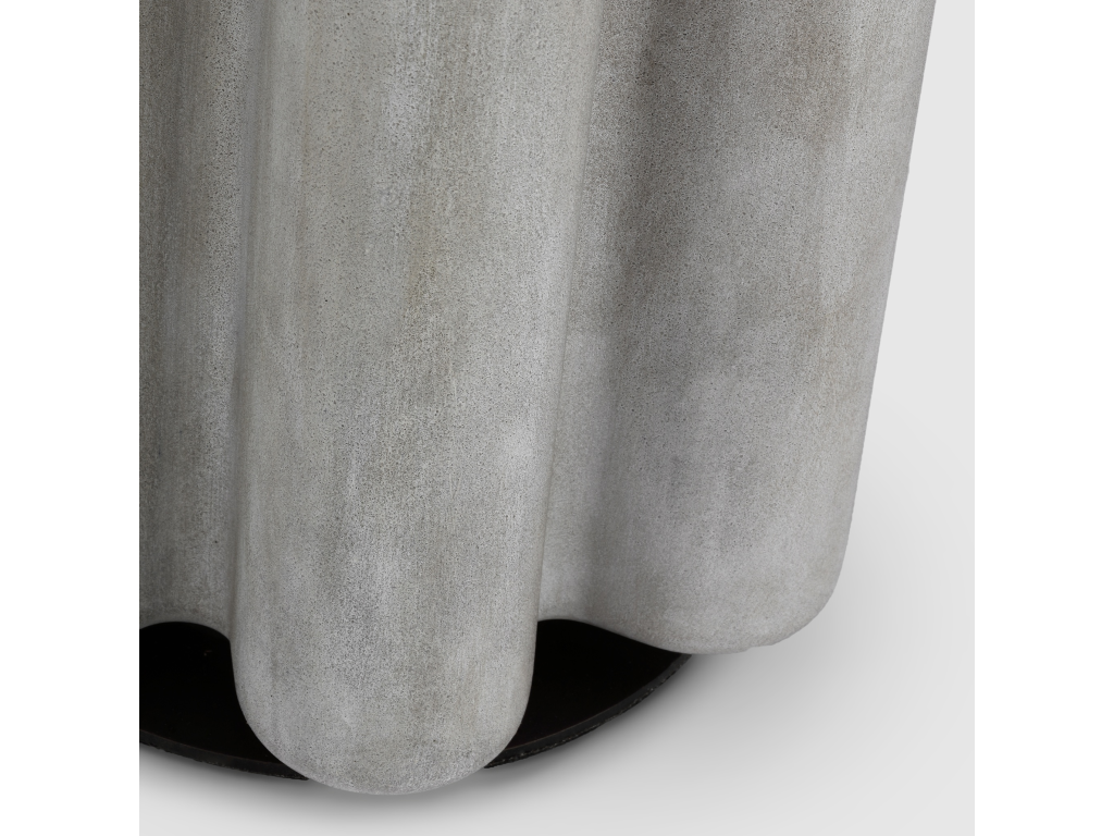 Vellig Medium Table Lamp - image 1