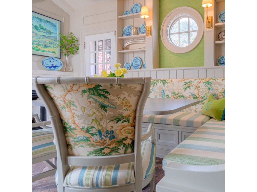 Emily Chair - image 4